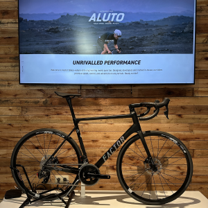 FACTOR - O2 RIVAL AXS DTSWISS P1800